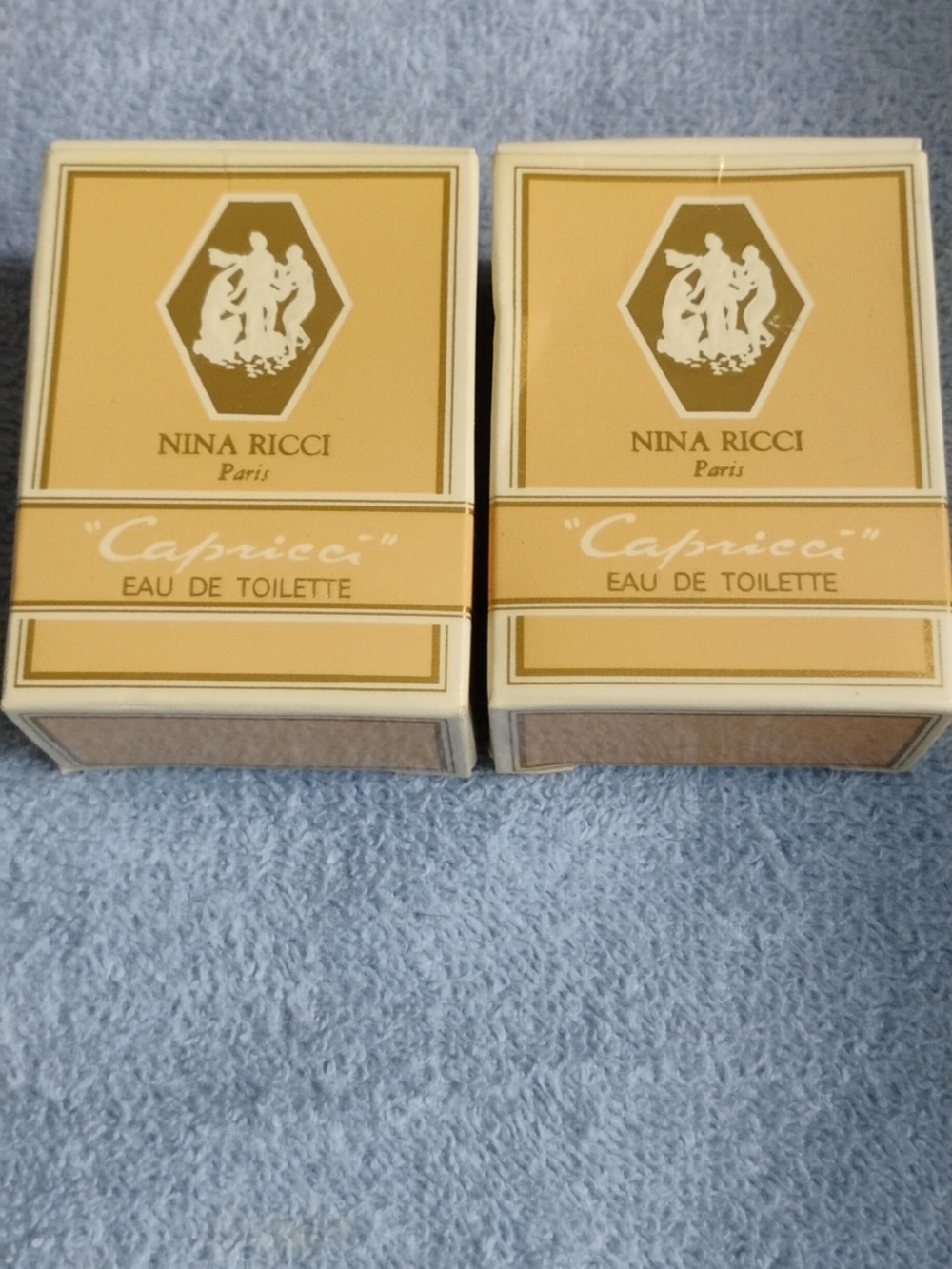 Nina Ricci Samples - Picture 5 of 6